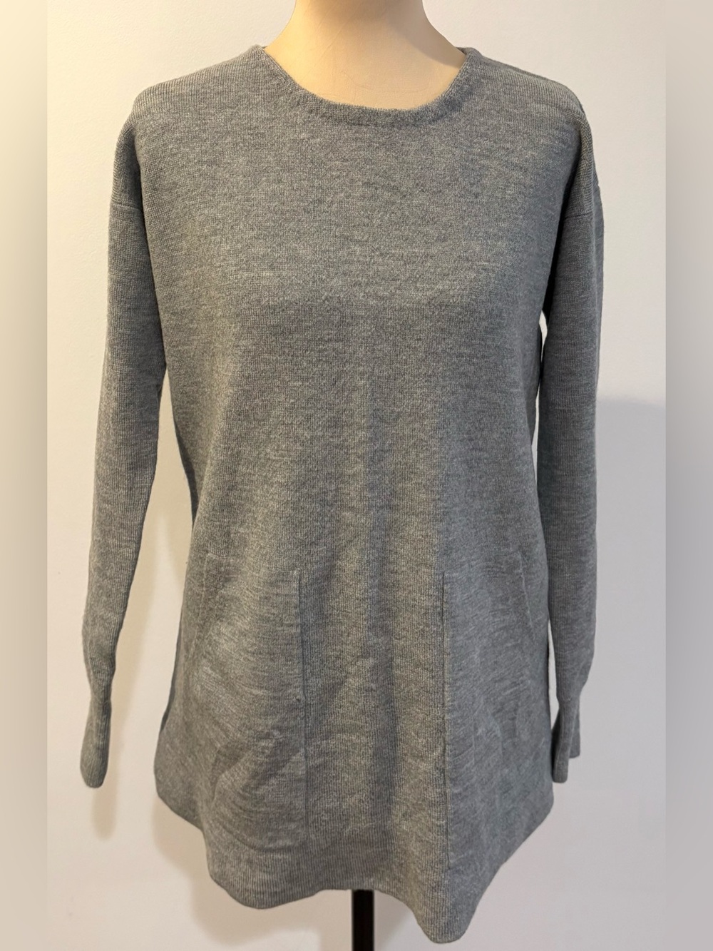 J Crew Womanโs 100% Merino Wool Sweater Pocket Tunic Gray Size Medium (Read)